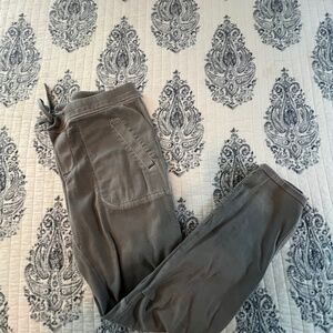 James Perse Womens Pant, Size 3, light blue/grey in color.